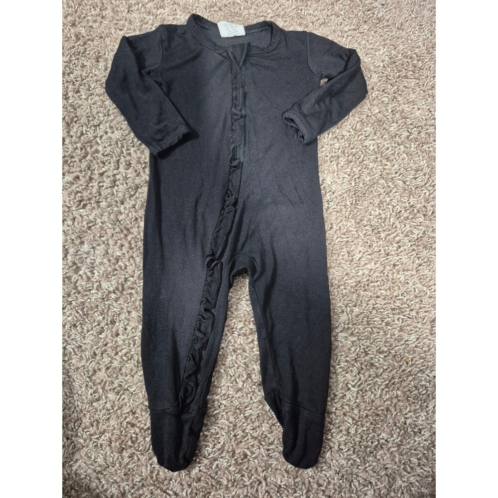 Spearmint love sleeper size 3-6 months- black ruffle